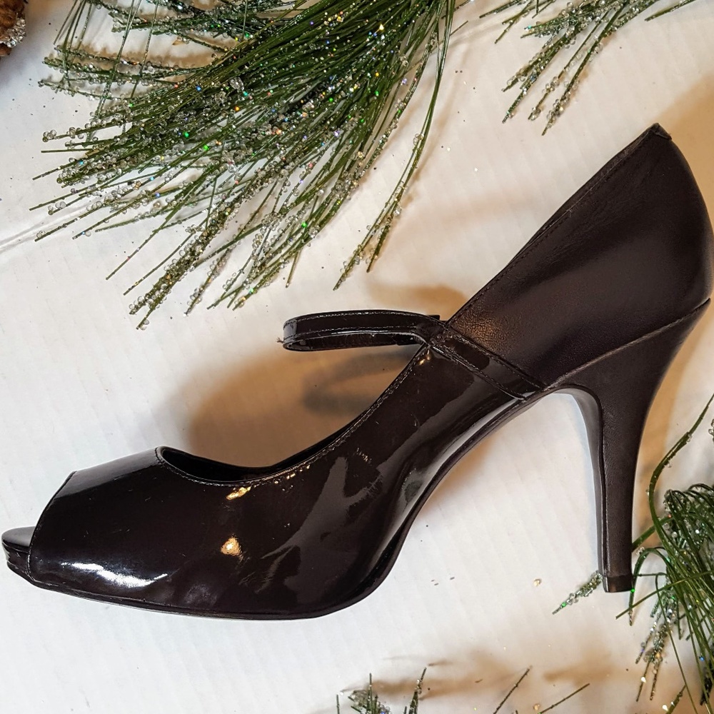 Audrey Brooke Peep-toe Mixed Leather 4" Pumps